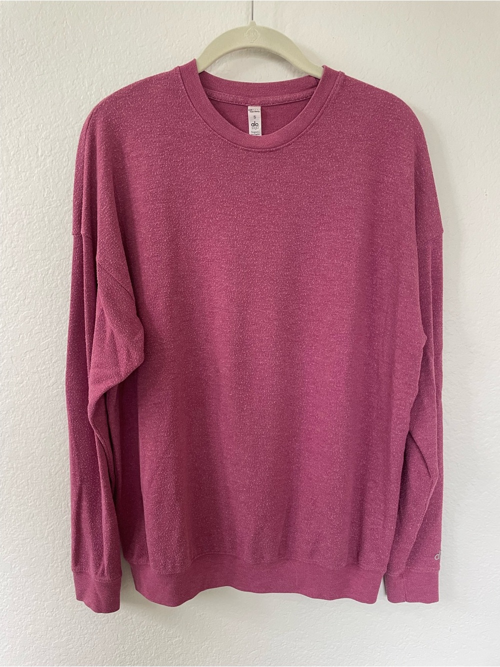 ALO Yoga Soho Women’s Relaxed Fit Crewneck Sweatshirt in Dusty Rose